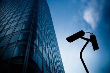 Peut-on faire surveiller un immeuble entier ?